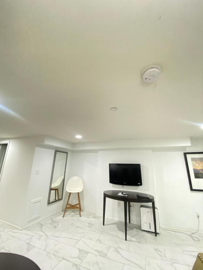 Lovely Remodeled 2Bdrm Basement Home Ουάσινγκτον Εξωτερικό φωτογραφία