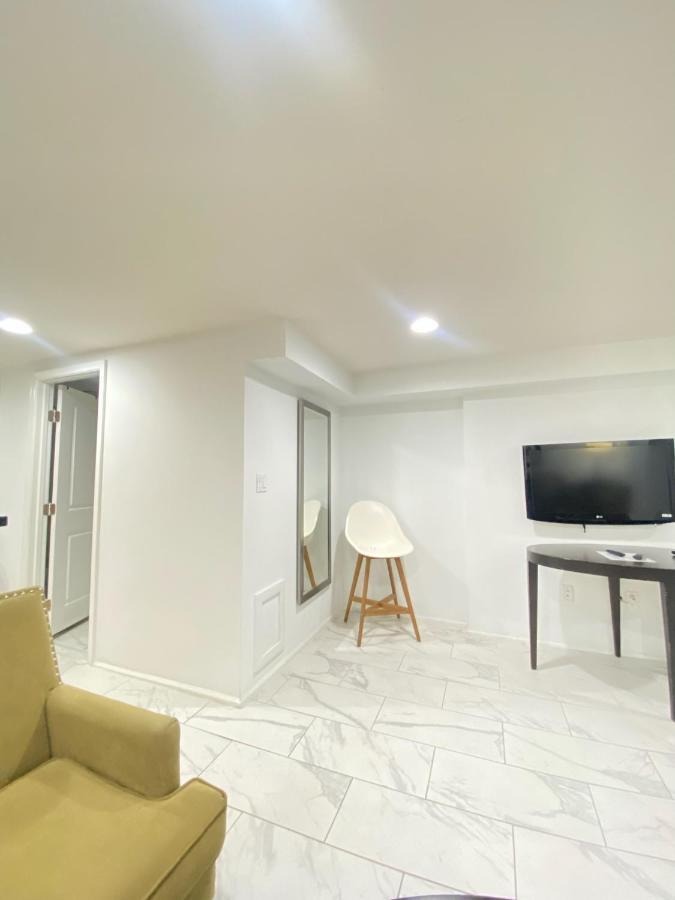 Lovely Remodeled 2Bdrm Basement Home Ουάσινγκτον Εξωτερικό φωτογραφία